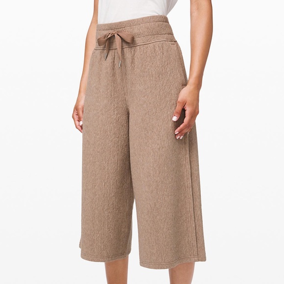 lululemon athletica Pants - Lululemon Retreat Yourself Crop Pants Size 4